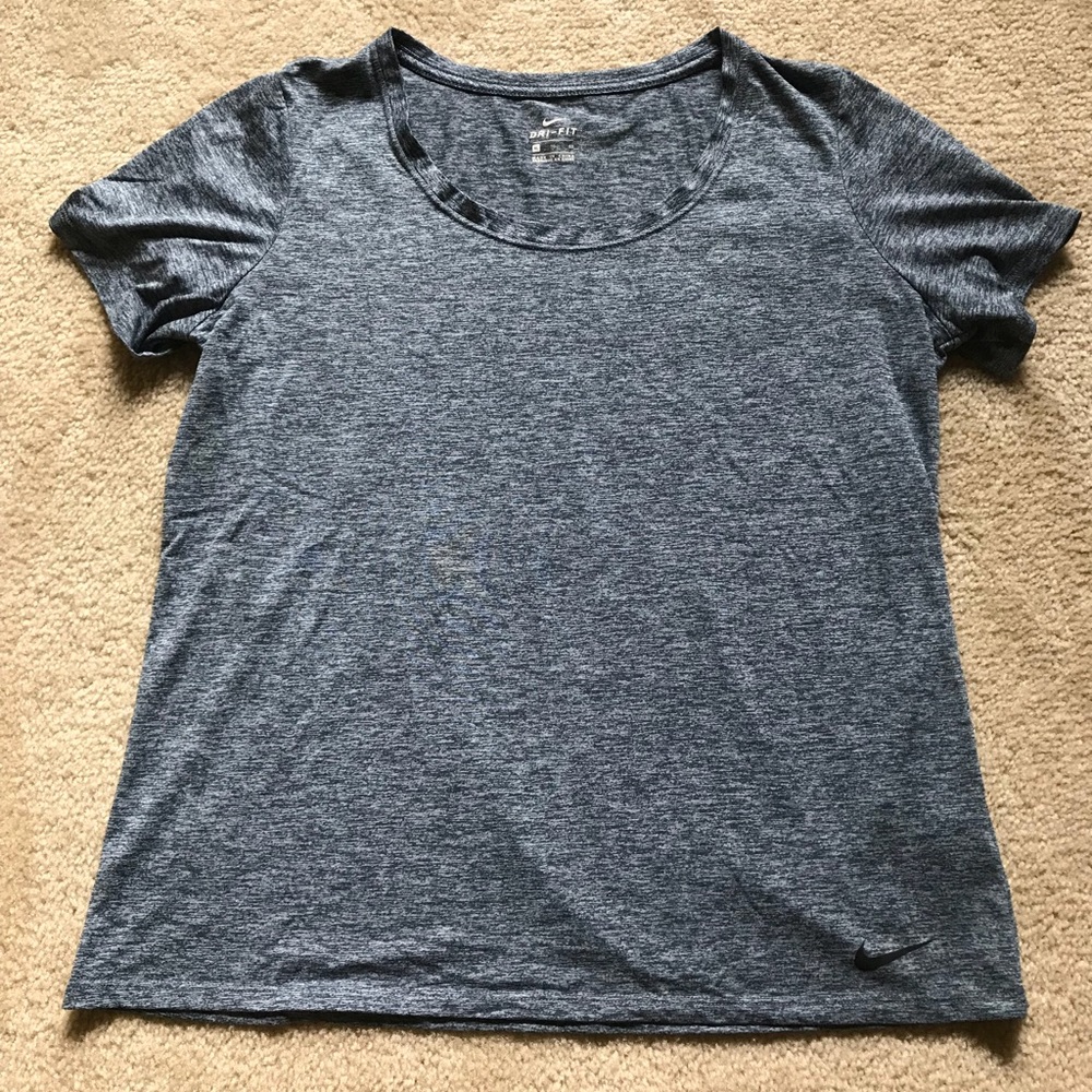 Bundle of 2 Nike shirts